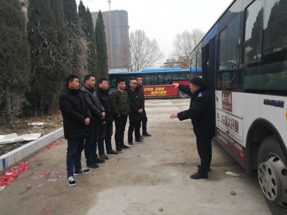 公交集團公交事業(yè)一部開(kāi)展兩會(huì )期間反恐應急預案演練